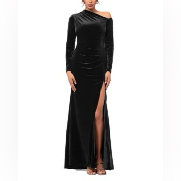Bloomingdale's
Long Sleeved Velvet Dress - Exclusive - Picture 1 of 10